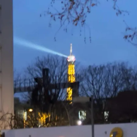 75014, France * 파리